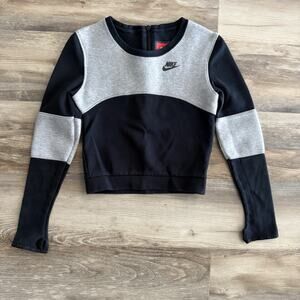 Nike Women’s XS Colorblock Cropped Sweatshirt Black Gray Thumb Holes Long Sleeve